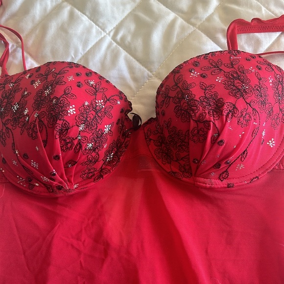 Sexy cherry red lingerie - Picture 5 of 6